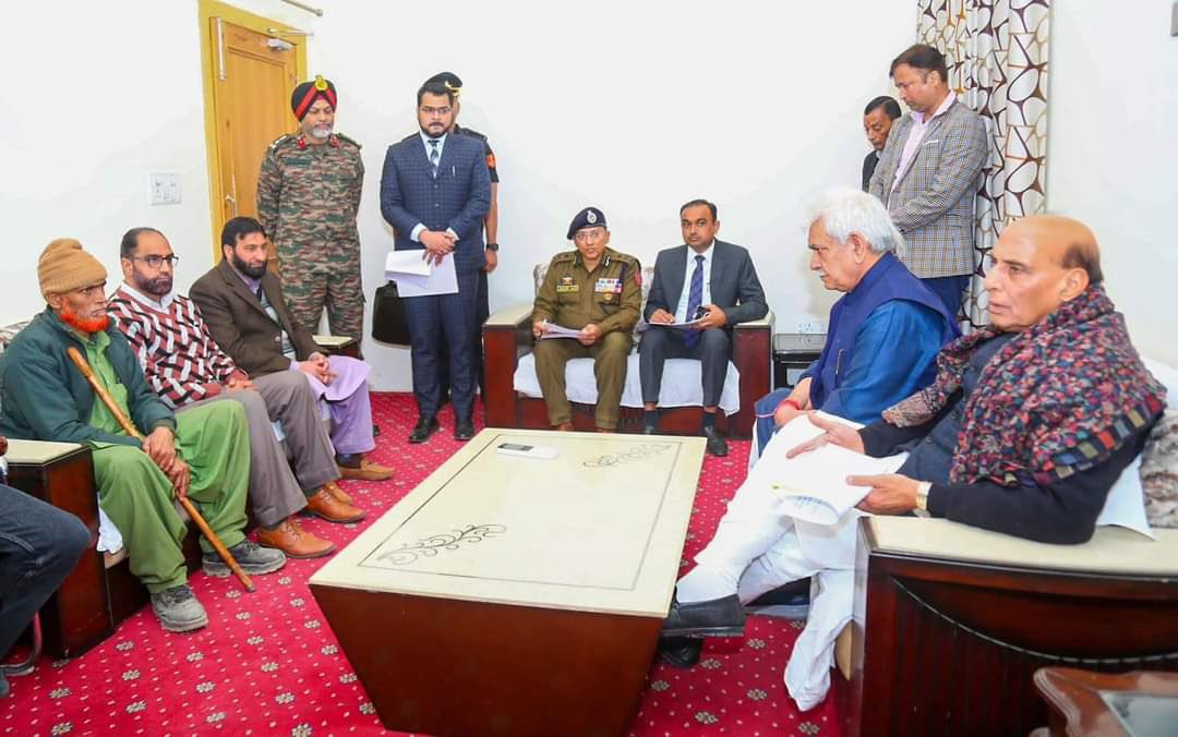 EllahiToheed's tweet photo. DM @rajnathsingh &amp; LG @manojsinha_ met with families of three youth killed in Poonch. Defence Minister assured that justice will be delivered &amp; those involved in killings will not be spared. This will give some strength to the families. #Poonch #JammuKashmir https://t.co/Cxl9ECA456