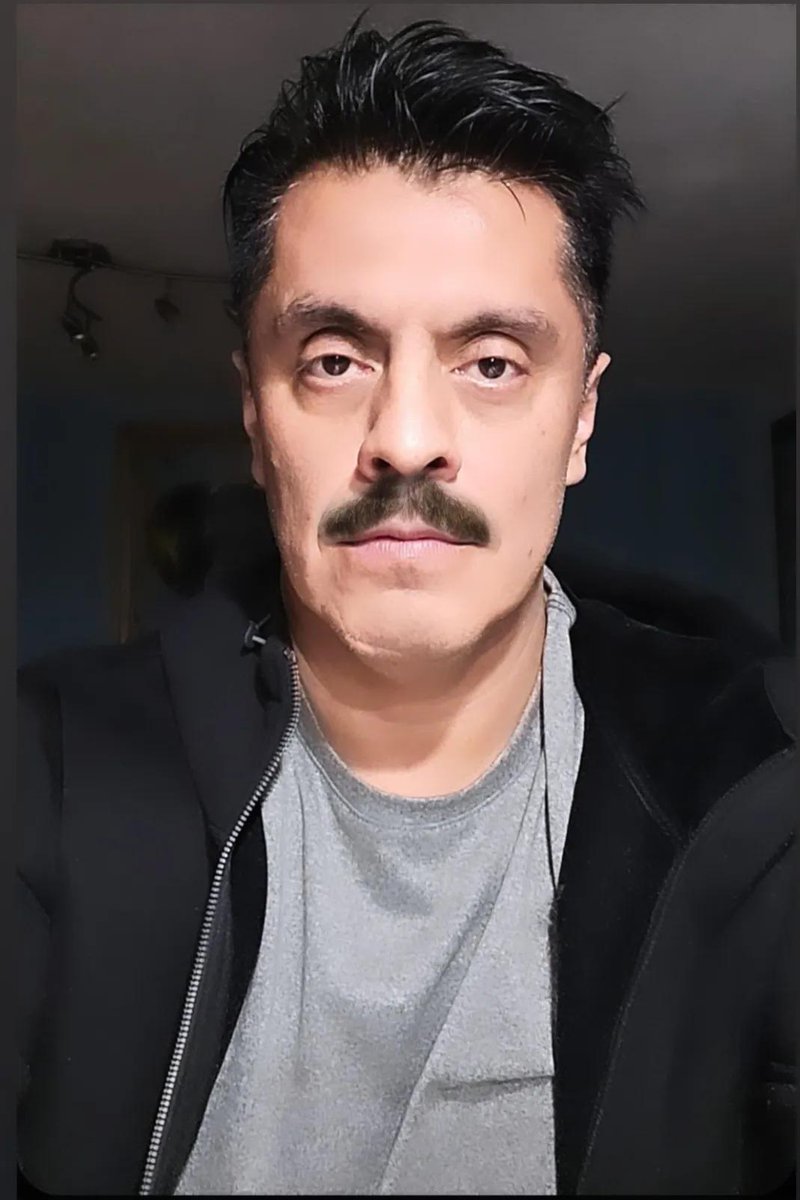 Ebronston's tweet photo. Estoy pensando seriamente en dejarme el bigote! https://t.co/du4GdeX69F