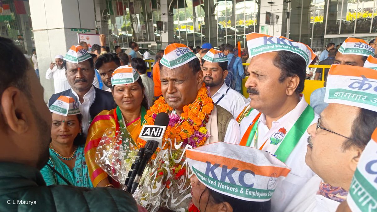 kkc_india's tweet photo. आज #केकेसी के राष्ट्रीय चेयरमैन माननीय @Dr_Uditraj जी का नागपुर  एयरपोर्ट पहुंचने पर #केकेसी  महाराष्ट्र  के  साथियों द्वारा स्वागत किया गया। 

#CongressFoundationDay #RahulGandhi #PriyankaGandhi  #IndianNationalDay https://t.co/ZSBNoM7mNp