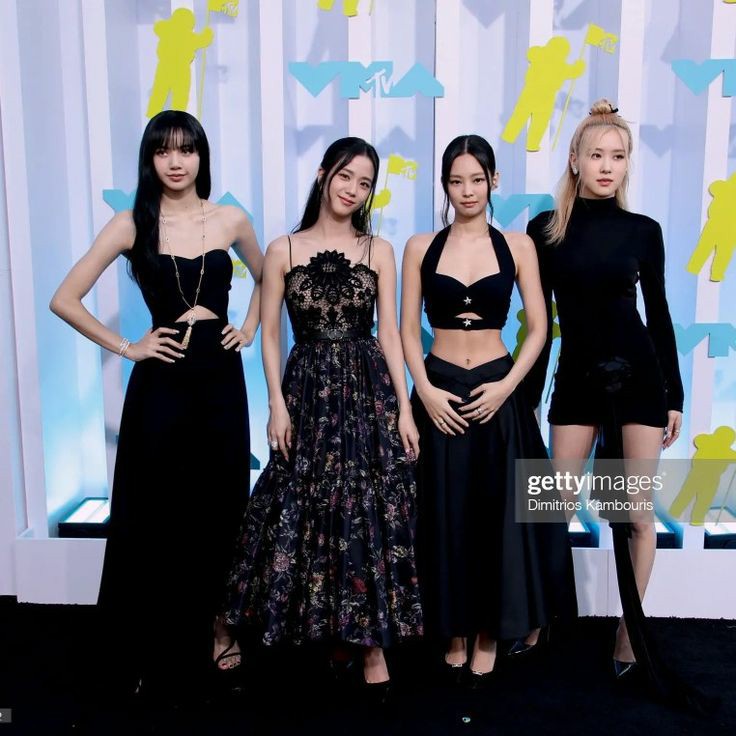 bponrepeat_1's tweet photo. Blackpink beating the getty images curse, a thread : https://t.co/50qsCYjKwL