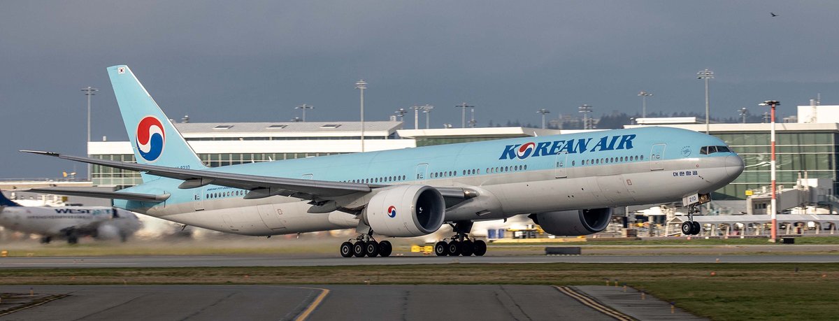 Kent_YVR's tweet image. Triple Triple 😎 3 X @BoeingAirplanes #777 departures @yvrairport. #TripleSeven #SevenSevenSeven #AvGeek #Vancouver