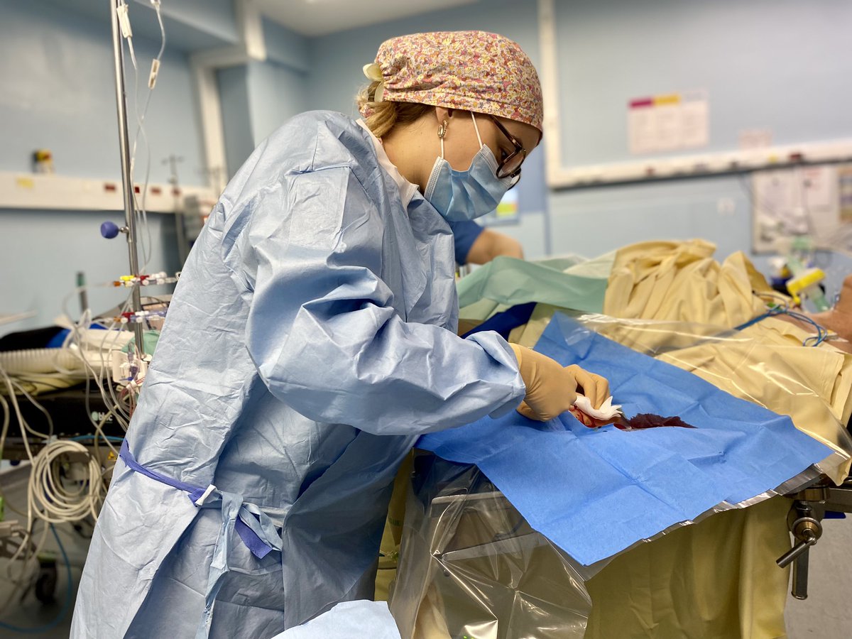 cyriltrd's tweet photo. Mathilde est en 9ème année de médecine. Il y a 3 ans, elle a choisi un internat d’anesthésie-réanimation.
Qu’ils soient artificiels ou lésionnels, les comas n’auront bientôt plus de secret pour elle.
🙏 Mathilde et à toutes les autres aussi. https://t.co/SqzekgIsoT