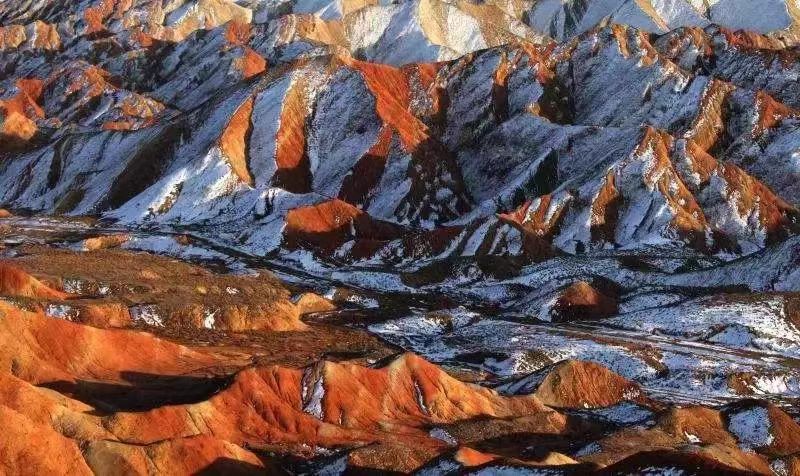 ExploreGansu's tweet photo. ❄️🏔️Winter enchantment awaits at Qicai Danxia Scenic Area in Zhangye, #Gansu province!
🔅🌤️Breathe in the crisp air, soak up the warm sunshine, and be mesmerized by the stunning white clouds cascading over snow-capped mountains. #NatureBeauty #GansuGlance #AmazingGansu https://t.co/jjA1yRi5wA