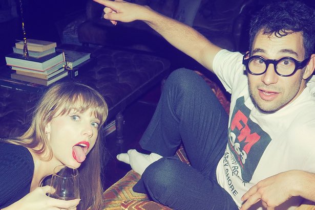 Taylor Swift Updates 🩶 (@swifferupdates) on Twitter photo 💬| <a href="/jackantonoff/">jackantonoff</a> on the “Anti-Hero” writing sessions.
“I remember it right in the middle, but I will also say that those sessions were kind of magical. I’d wake up the next morning and listen back to what we did and just be like, “Jesus Christ, how did that happen?” It’s hard 💬| <a href="/jackantonoff/">jackantonoff</a> on the “Anti-Hero” writing sessions.
“I remember it right in the middle, but I will also say that those sessions were kind of magical. I’d wake up the next morning and listen back to what we did and just be like, “Jesus Christ, how did that happen?” It’s hard
