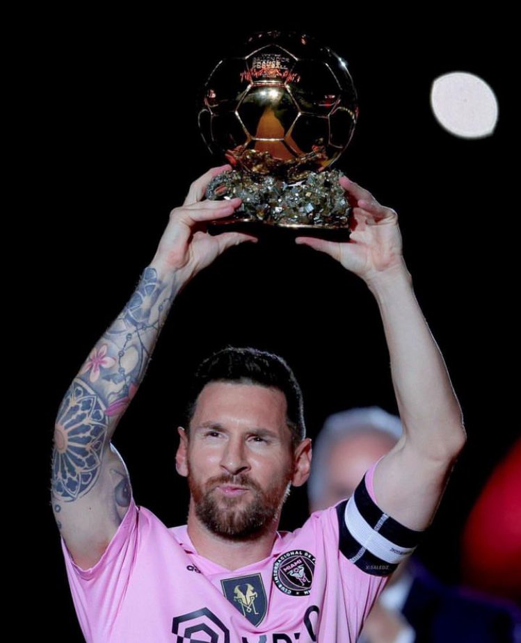 Joshua__Ubeku's tweet photo. First player to win a Ballon d’Or award in all the clubs he played for. 🐐😎 https://t.co/9Zaju3m7Zg