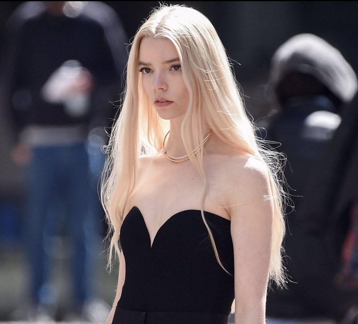 Filmesthetic1's tweet photo. Different Hairstyles &amp; Haircolors of Anya Taylor-Joy.

[ THREAD 🧵] https://t.co/01noBwf0wf