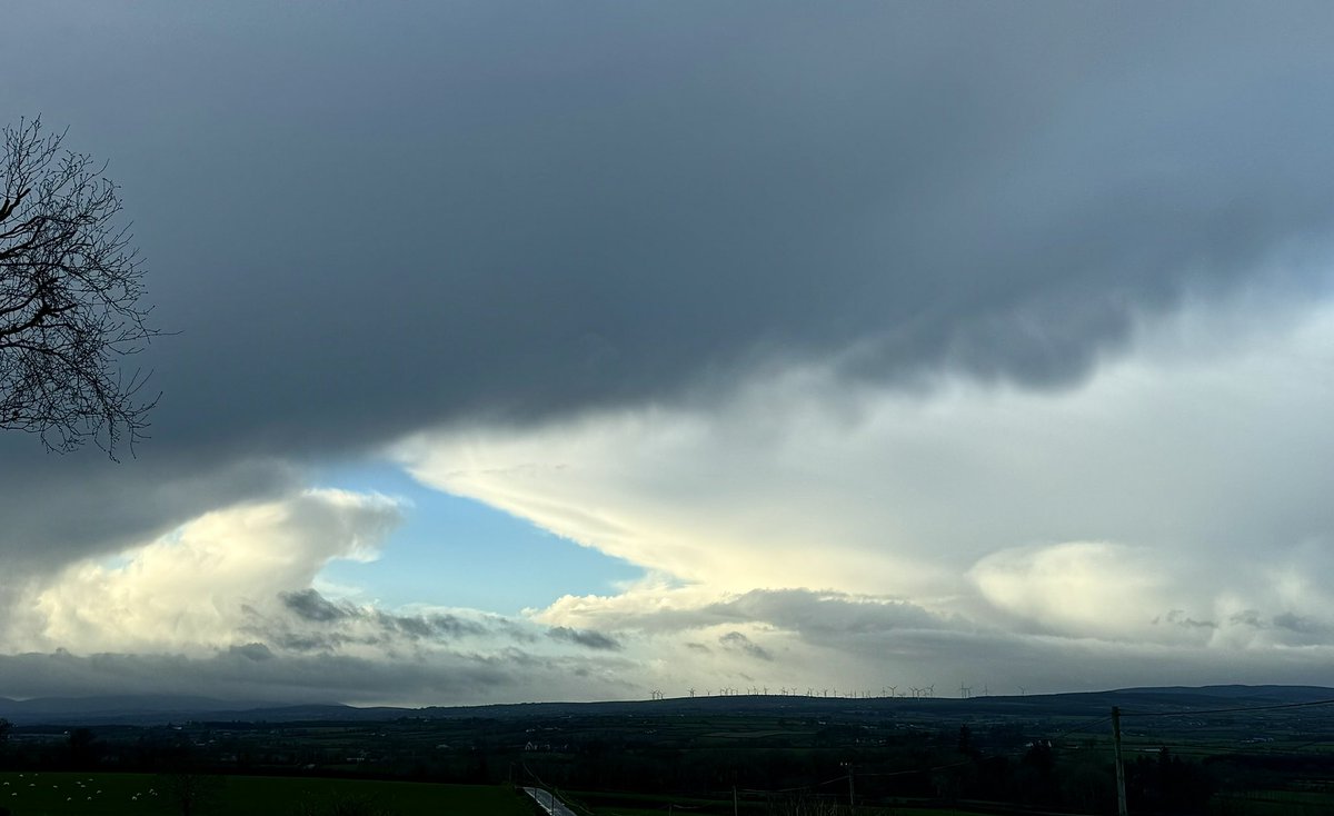 Wonderful to see a display of stunning storm clouds this morning from North Sperrins…Great to be under the mammatus again! 🥰😍☁️ @bbcniweather @angie_weather @barrabest @WeatherCee @UTVNews @Louise_utv @WeatherAisling @Schafernaker @geoff_maskell @StormHour @CloudAppSoc