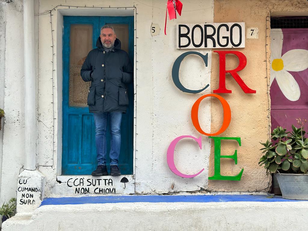 DenisNesci's tweet photo. Ero curioso di visitare #BorgoCroce. Un posto dai mille colori, accogliente e che sa di magia, ai piedi dell'Aspromonte, nel cuore dell'entroterra reggino.
In una frazione di pochissimi abitanti, una grande intuizione ha dato vita ad un modello di promozione del territorio esaltandone tradizione e senso di appartenenza.
A chi non l'avesse già fatto...consiglio di farci un salto.