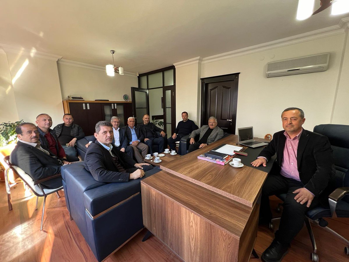 alicetin_07's tweet image. Kumluca İlçe Yönetim Kurulu Üyemiz İsa Bircan’a vefat eden merhume annesi Elif Bircan Annemiz için taziye ziyaretinde bulunduk. Rabbim mekanını cennet eylesin inşallah.