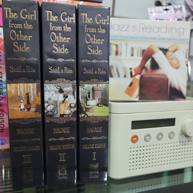 #BookReview

The Girl from the Other Side: Siúil, a Rún Deluxe Edition I, II, and III by <a href="/mucknagabe/">ながべ</a> 
Rating:⭐⭐⭐⭐⭐
🛒amzn.to/3RBOD12

"I highly enjoyed this read! It is very entertaining and has all the elements of excellent, current, and relatable nuances.