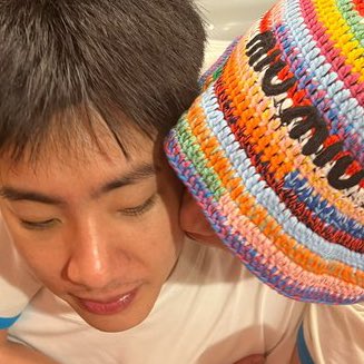 💥✨ ~ Pls RT ~ ✨💥

หอมหวานๆจุ๊บบแบบติดกลิ่นเด็กอะเธออบอกได้แค่ว่าชินเค้าทำให้ผมเปลี่ยนไปอะเนอะมันบับในใจนุบนิบสิทนี้ให้กันและกันไม่แบ่งใครเลย หวานเจี๊ยบแบบนี้ขอ300รีก่อนเที่ยงคืนได้ไหมได้รึเปล่าาพลีสสสส~ 🙇🏻‍♀️💚 

🎟️ 300+ rt = 300 tickets

🖇️ โหวตด้วยตัวเองได้ที่: