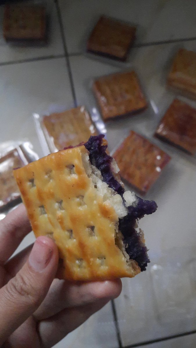 EndangAlfarizy's tweet photo. @chiaruuya Maaf izin ka. Yang berkenan boleh bantu RT nya 🙏 karna lagi sepi banget..
Semoga ada yg mau jajan
kue gabin ubi ungu, tape, pisang, ketan dan isi ragout
3ribu satunya ( buatan sendiri )
Pengiriman dari Bogor🙏 dikirim jauh pun aman..
Daerah bogor bisa cod di surken / gosend https://t.co/5daPcAO53k