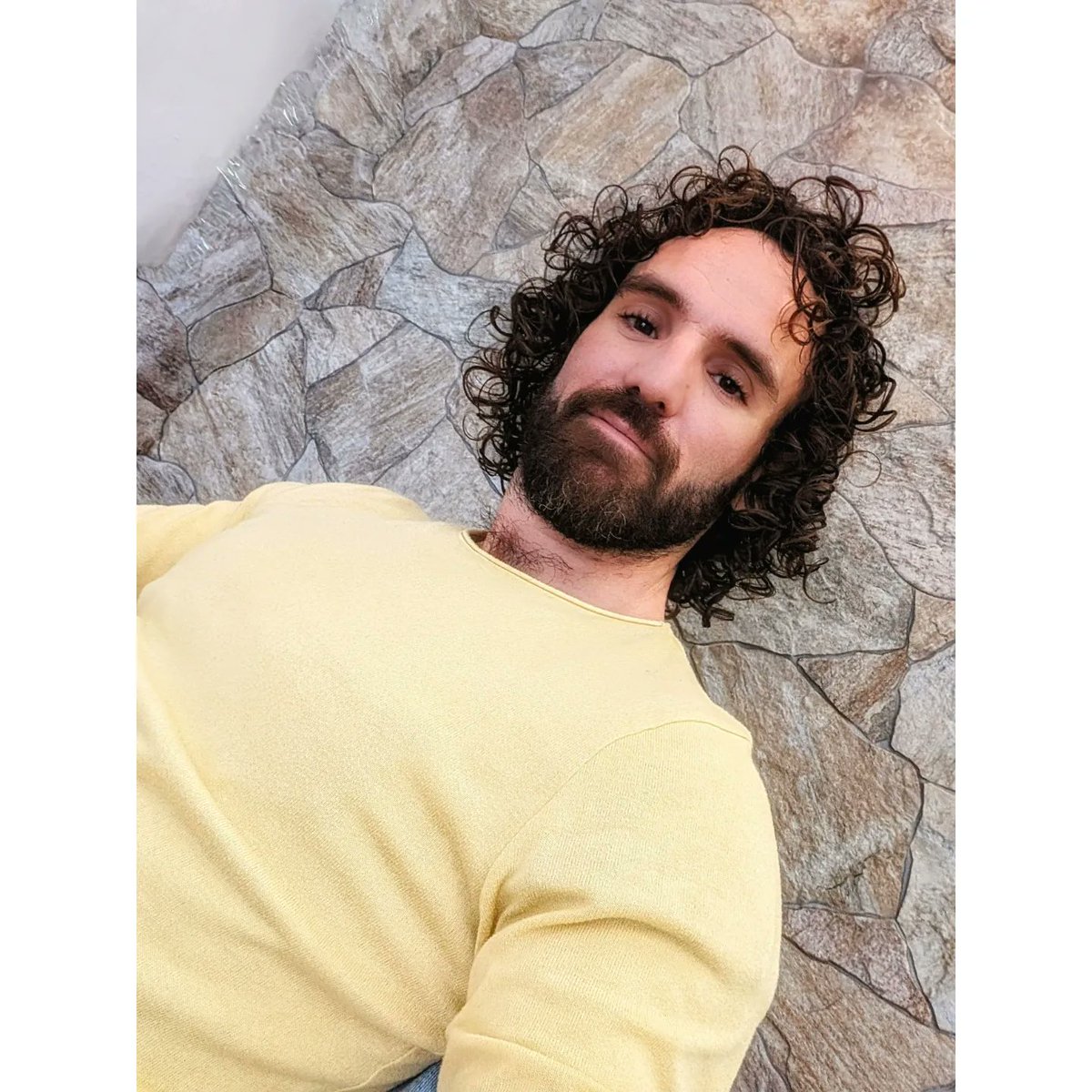 rjyanzon's tweet photo. Pero que lindo me queda el amarillo patito y la cara de chico bueno 👼👼 https://t.co/0COjeawWba