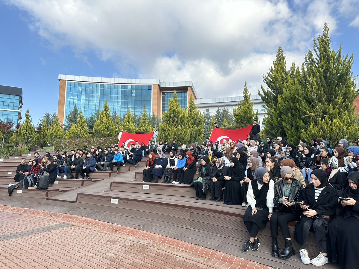 📍Kilis Yedi Aralık Üniversitesi

Kilis Yedi Aralık Üniversitesi Türk Dünyası ve Araştırma Topluluğu ve Üniversite Teşkilatı olarak ruhlarını ebediyete uğurlayan aziz şehitlerimiz için üniversite meydanında Kuranı Kerim tilavetinde bulunduk Rabbim kabul eylesin.