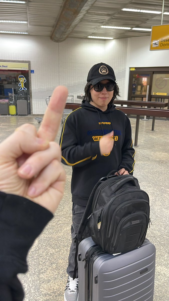 cellbit's tweet photo. @ElAlexQuackity FELIZ CUMPRE ANOS ALEX

muito feliz de ter te conhecido esse ano!! pra mim você sempre será pedras renais https://t.co/x0dL9zanzG