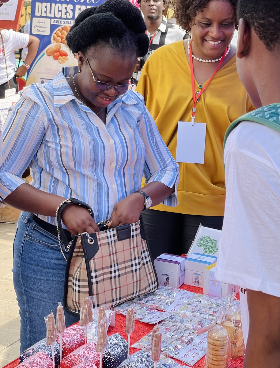 globalactions1's tweet photo. Les journées d'exposition SAPEN ont débuté. 💪

Les participants découvrent pendant la phase de stages, les métiers auxquels ils aspirent puis incarnent lors des journées d’exposition,les rôles de leurs tuteurs. https://t.co/CS0X3C8Isg