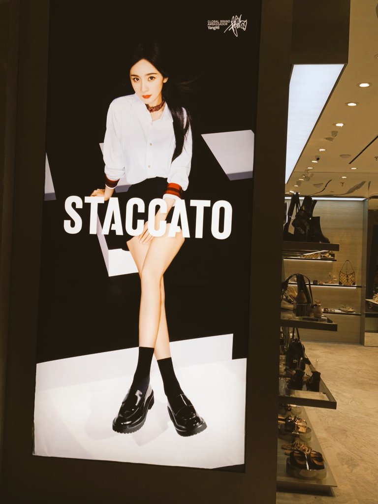 cdramalover810's tweet photo. Poster of #YangMi the Global Brand Ambassador of #Stacatto at indonesian mall @BXcMall, Indonesia.
My friend sent it to me ❤️
@staccato_id
#bxcmall2 #staccato #globalbrandambassador https://t.co/Nk2NJqInBU