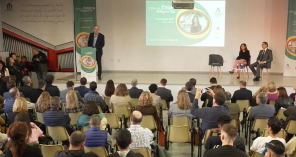 Fundacion1890's tweet photo. 💼Una vez más la #FundaciónSevillaFC organiza las jornadas de inserción laboral del @poligono_sur.🧑🏽‍💻

🫱🏾‍🫲🏽Club de Empresas del #SevillaFC, @adecco_es y @funddonbosco 

➕ℹ️➡️https://t.co/6HN7K0yUFX

#NuncaTeRindas https://t.co/9aGw6Z11zH