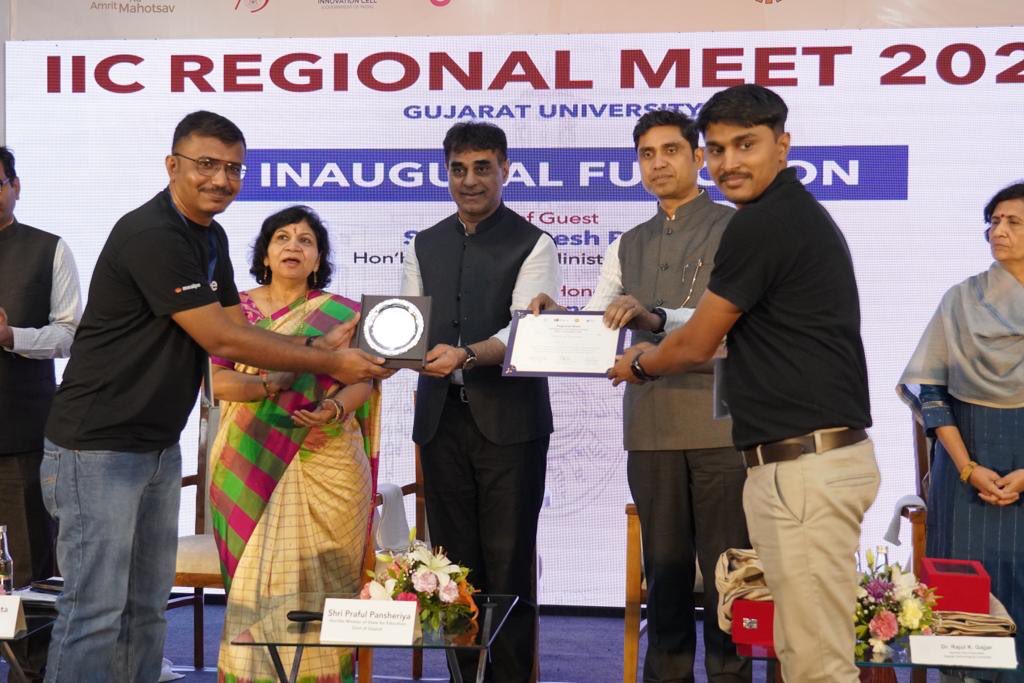 mealpe_app's tweet photo. Proud moment at the IIC Regional Meet 2023! 🙌🏼 Thrilled to be recognized by the Government of India for our startup Mealpe. 🌟 Grateful for this incredible achievement! 🏆 #IICRegionalMeet2023 #GovernmentRecognition #StartupPride #mealpe https://t.co/IXS8C9tmdx