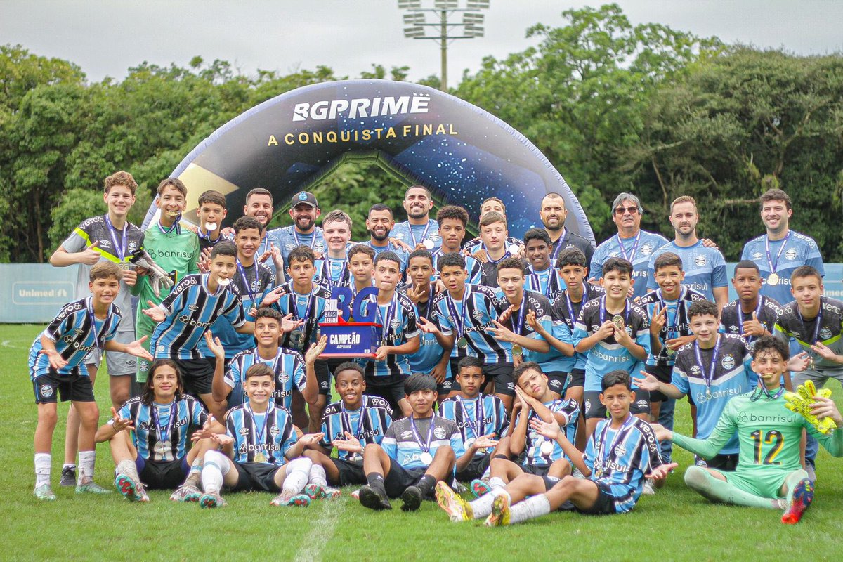 eversonsobral10's tweet photo. Thread sobre todas as conquistas das áreas competitivas do CT e da @escgremiofbpa:

Formação:
•Campeão Torneio Mundial de Base Infantil GOCUP Sub12;
•Campeão Sul Brasileiro BG Prime nas categorias: Sub10, Sub11 e Sub13;

[PARTE 1] https://t.co/gd1qdMmjIP