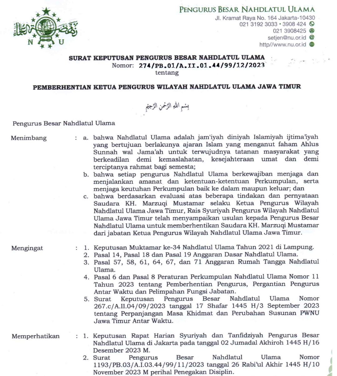 zainul_munas's tweet photo. Kyai Marzuki Mustamar, merangkap pengurus partai ndak, menjadi anggota Timses Paslon Capres-Cawapres jg ndak… kalaupun beliau menyatakan dukungan kpd paslon tertentu, itu atas nama pribadi dan tdk menggunakan simbol2 NU dan jg instrumen kelembagaan NU. Terus di mana salahnya beliau ? 

#savekyaimarzuki 
#konspirasikeji 
#savenahdlatululama