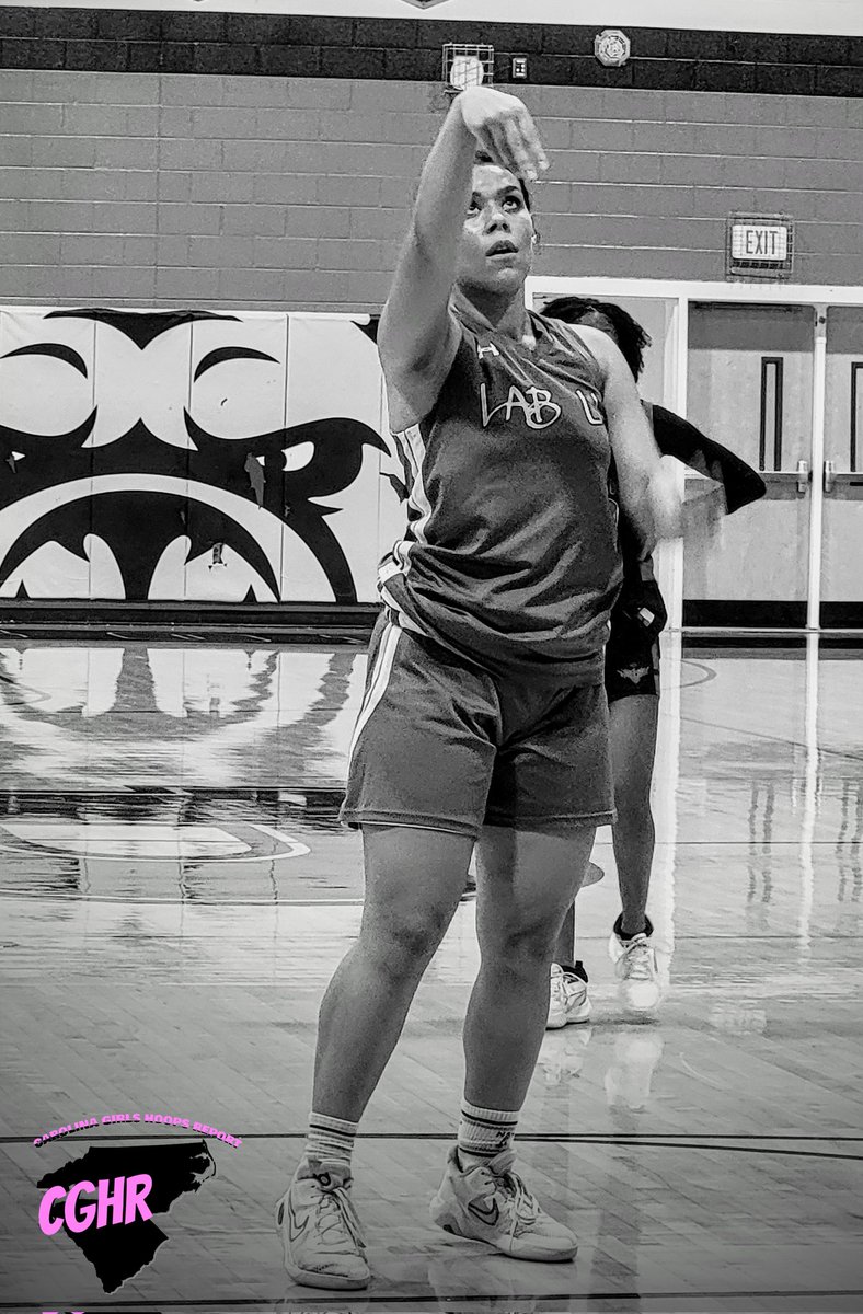 CghrMedia's tweet photo. 🏀 #CGHRMedia
#NCBattleOfTHeEastCoast
📍 - Jay M Robinson HS
🚨 PRIMETIME PERFORMER 🚨
#LabUniversityPrep - 2024 - Guard - Makayla Minshall - Scored 28 Pts and helped keep her team in the game VS #1of1Prep
#Australia Native
#ScoringGuard
@NCAA Schools need to #PullUp https://t.co/x1bprLEMlw