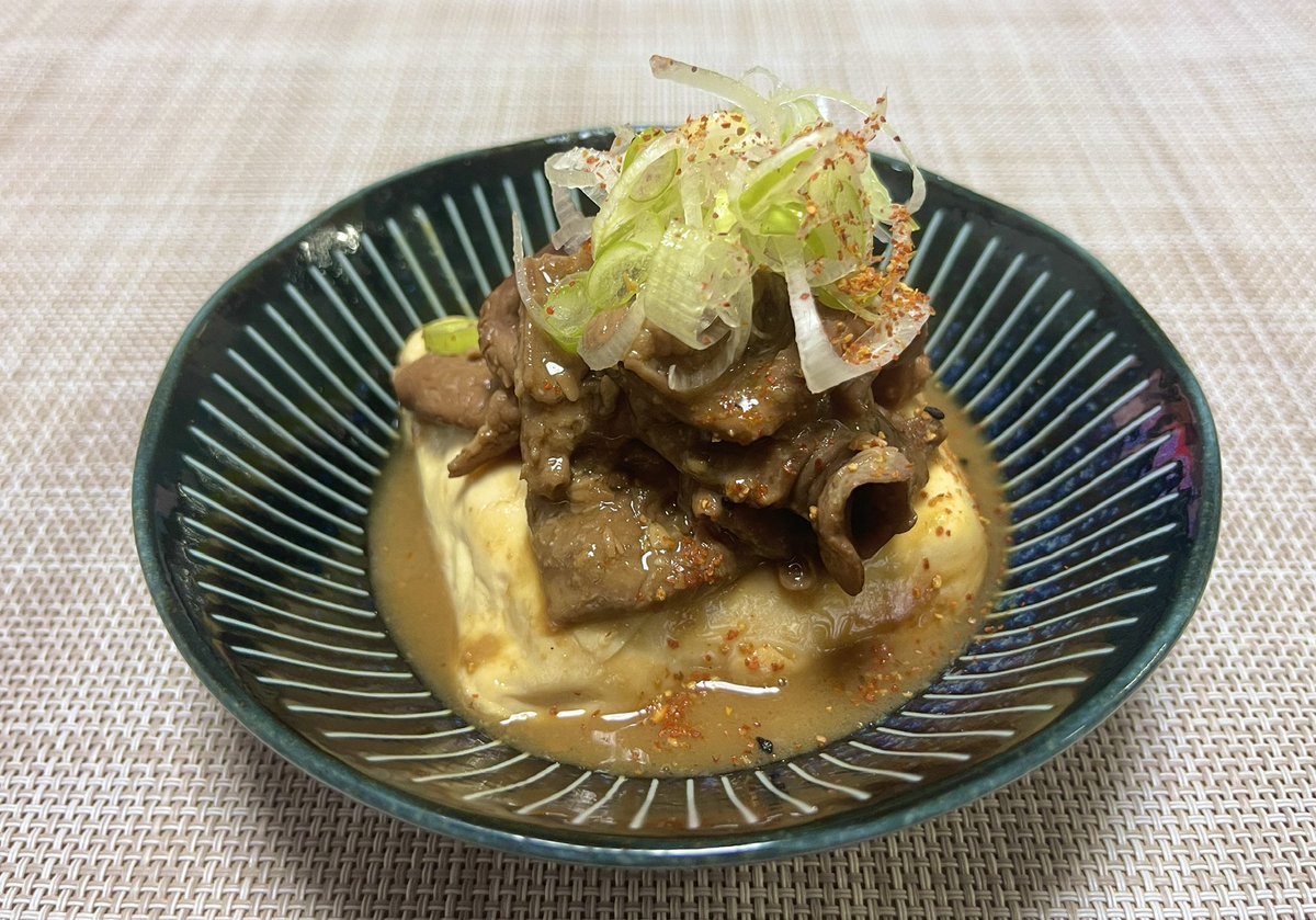 DaichiEcd's tweet photo. 【育毛料理】

焼き豆腐と豚モツの煮込みです😊

モツ煮は市販のお惣菜でOK！

タンパク質、コラーゲン、大豆イソフラボン、ビタミンE、カプサイシンなど、
育毛に役立つ栄養がたっぷりです。

簡単で美味しいのでやる気が出ない時でもおすすめです！
#育毛　#料理 #育毛料理

https://t.co/kVNUtdWuJH https://t.co/180YgxvbiJ