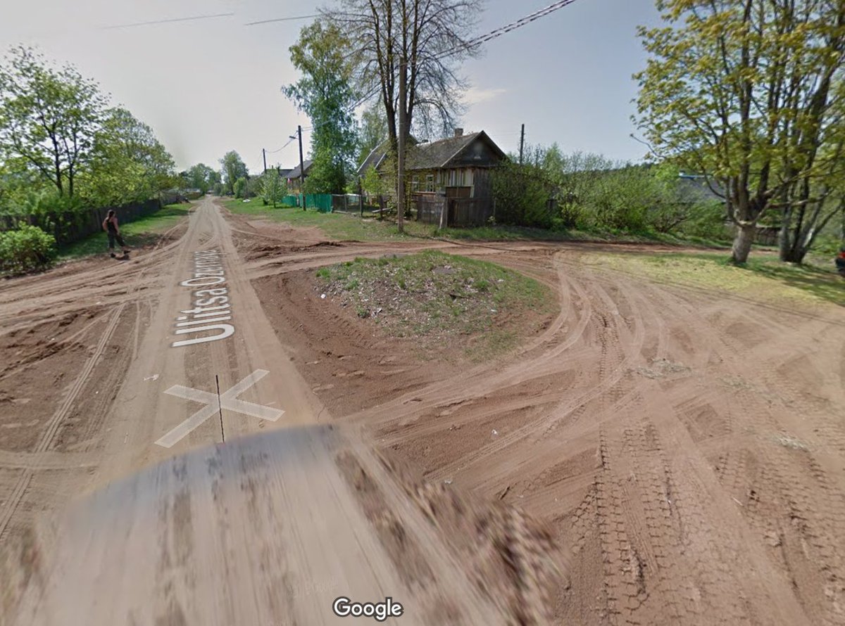 The beauty of russian roundabouts.

55.0006776,73.4005958
59.2902187,32.4466119