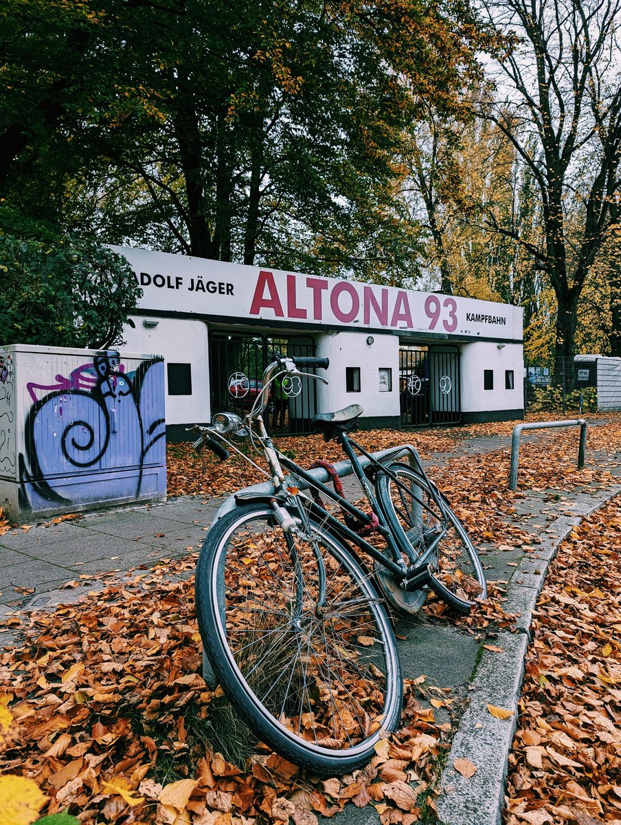 Hamburg. The coolest city in the world 🇩🇪

Altona 93. The coolest club in the world 🔴⚪⚫