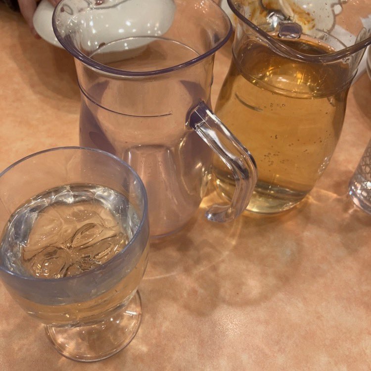 「ワイン1リットルくらい飲んでしまいました。続きは家で飲みます。 (1.5リットル」|だいず：紫グラのイラスト
