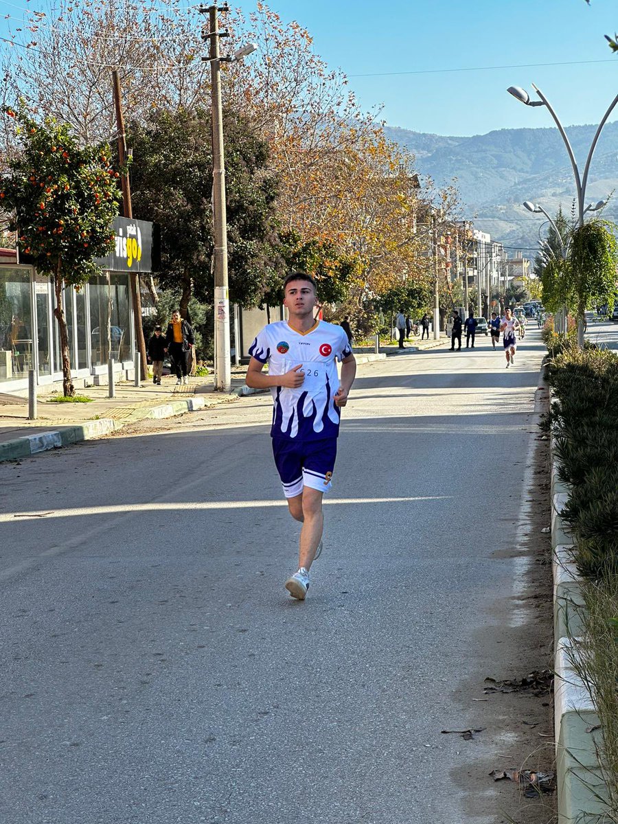 Gazi Mustafa Kemal Atatürk'ün Ankara'ya gelişi münasebetiyle düzenlenen Atatürk Kır Koşusu Beydağ Kaymakamımız İrem Baha Yağanın teşrifleri ile gerçekleştirildi.
#BeydağGençlikveSporİlçeMüdürlüğü
#İlçeEğitimMilliEğitimMüdürlüğü