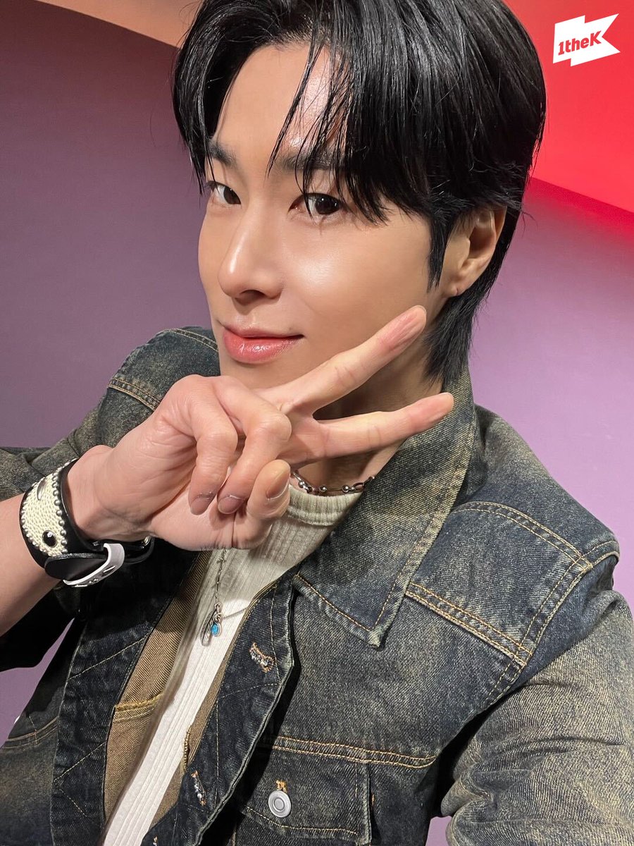 1theK's tweet photo. #동방신기 , 너넨 정말 잘생겼고😎
랩도 잘하고, 춤도 잘추고🕺
머리부터 발끝까지 완벽해👏
그게 바로 펄-펙‼️ 인생의 진리지...⭐️
#TVXQ! #Rebel #레벨 #원더킬포 @TVXQ

#1theKILLPO 👉 https://t.co/SRHk4gqdXk https://t.co/6xxcbCzhhe