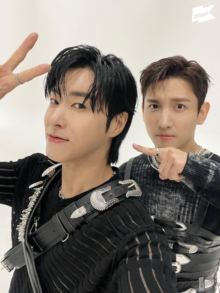 1theK's tweet photo. #동방신기 , 너넨 정말 잘생겼고😎
랩도 잘하고, 춤도 잘추고🕺
머리부터 발끝까지 완벽해👏
그게 바로 펄-펙‼️ 인생의 진리지...⭐️
#TVXQ! #Rebel #레벨 #원더킬포 @TVXQ

#1theKILLPO 👉 https://t.co/SRHk4gqdXk https://t.co/6xxcbCzhhe