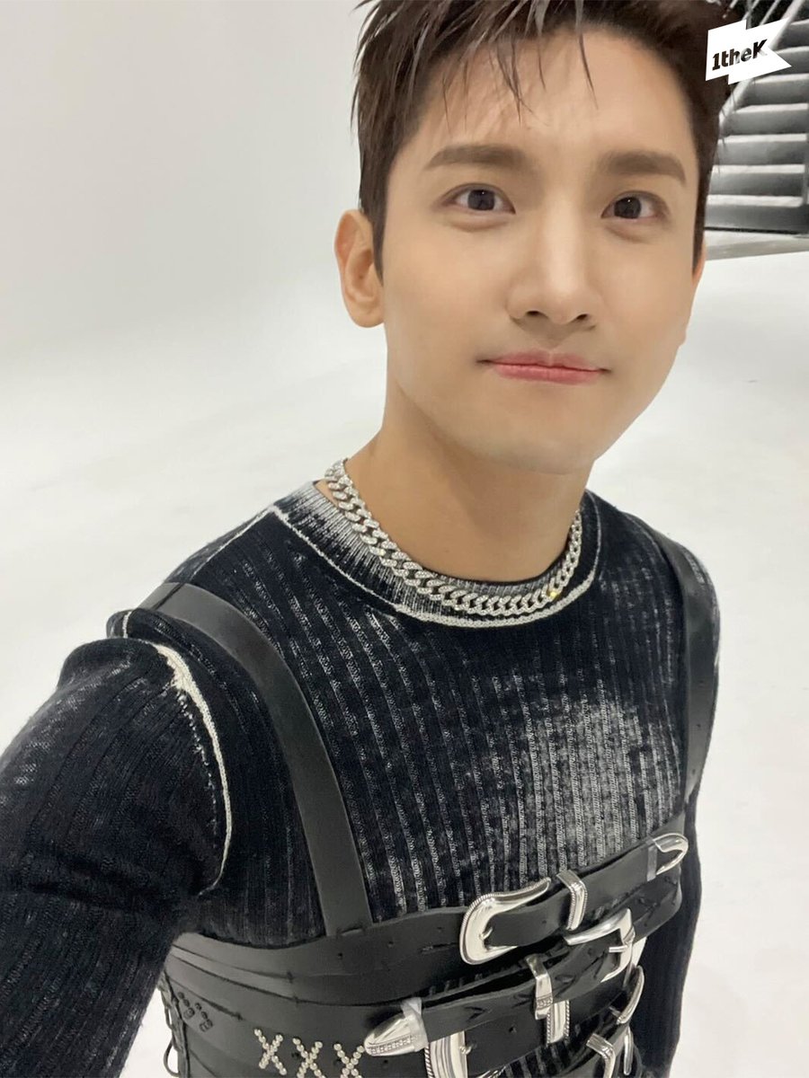 1theK's tweet photo. #동방신기 , 너넨 정말 잘생겼고😎
랩도 잘하고, 춤도 잘추고🕺
머리부터 발끝까지 완벽해👏
그게 바로 펄-펙‼️ 인생의 진리지...⭐️
#TVXQ! #Rebel #레벨 #원더킬포 @TVXQ

#1theKILLPO 👉 https://t.co/SRHk4gqdXk https://t.co/SCQn8xWAWN