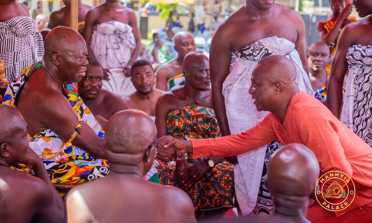 📸 More Shots from our Warriors Presentation of customised club jerseys crafted by @thehopebrand_ to his Royal Majesty, Otumfuo  Osei Tutu II.

#AKSC #Fabucensus #Kotoko4All