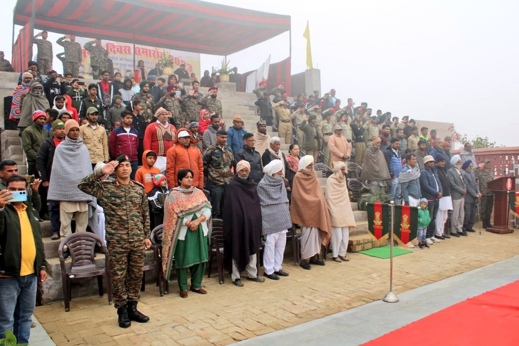 SWComd_IA's tweet photo. 52nd #NagiDay was commemorated with a solemn wreath laying ceremony at #NagiWarMemorial. Veterans & hundreds of villagers from #SriKaranpur and #Nagi attended the ceremony. Local villagers who had aided the #IndianArmy during  #BattleOfNagi were also felicitated.

#ChetakCorps
#AmoghDivision
@HQ_IDS_India 
@DIAV20 
@KSBSectt 
@LestWeForgetIN 
@salute2soldier 
@SpokespersonMoD
@adgpi