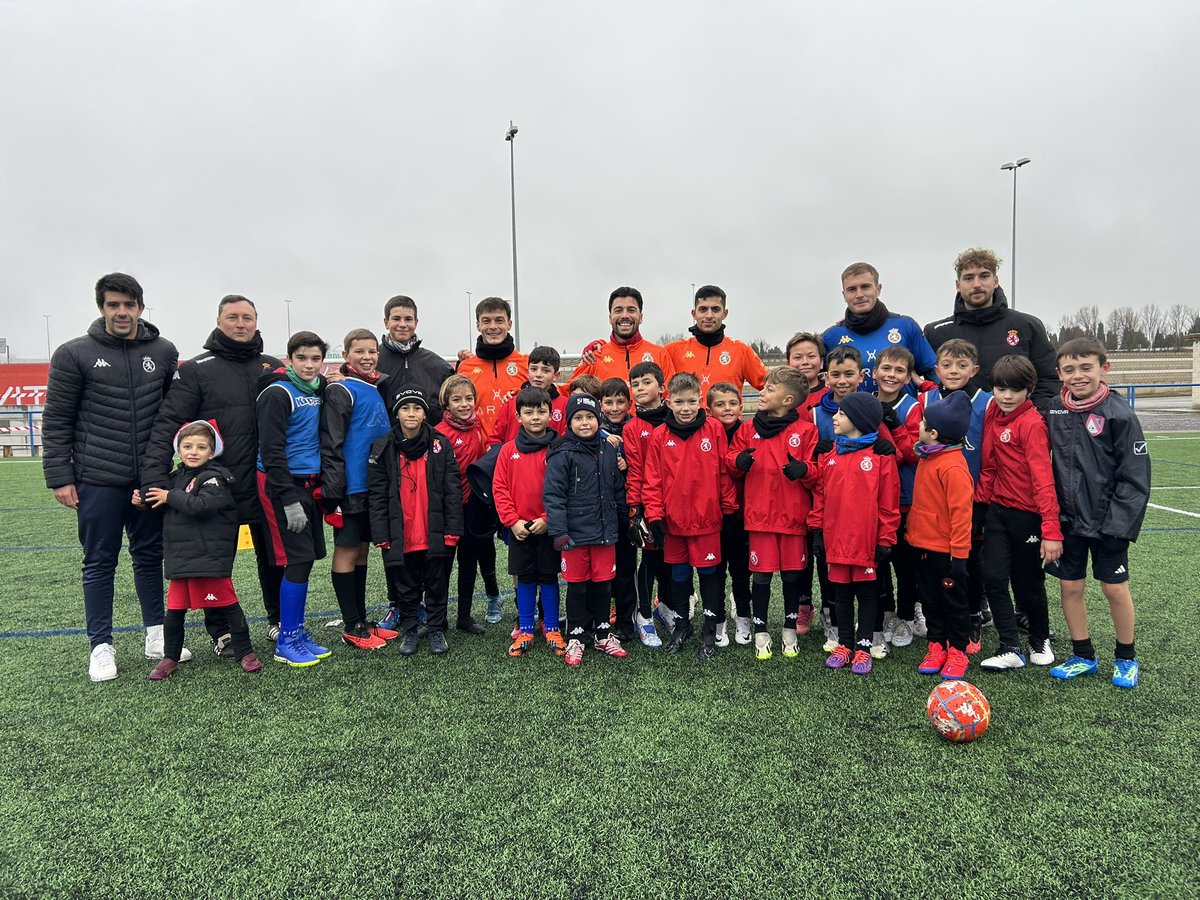 🙌🏽😜 Hoy en el campus hemos recibido la visita de algunos componentes del primer equipo

¡Muchas gracias <a href="/LlonaRaul/">raul.llona</a>, <a href="/josebamuguruza/">Joseba Muguruza</a>, <a href="/martinsolar10/">Martín Solar</a>, <a href="/bicho_107/">javier fernandez</a> y <a href="/Miguelba26/">Miguel Bañuz Antón</a>!

#AúpaCultu
#CultuAcademia