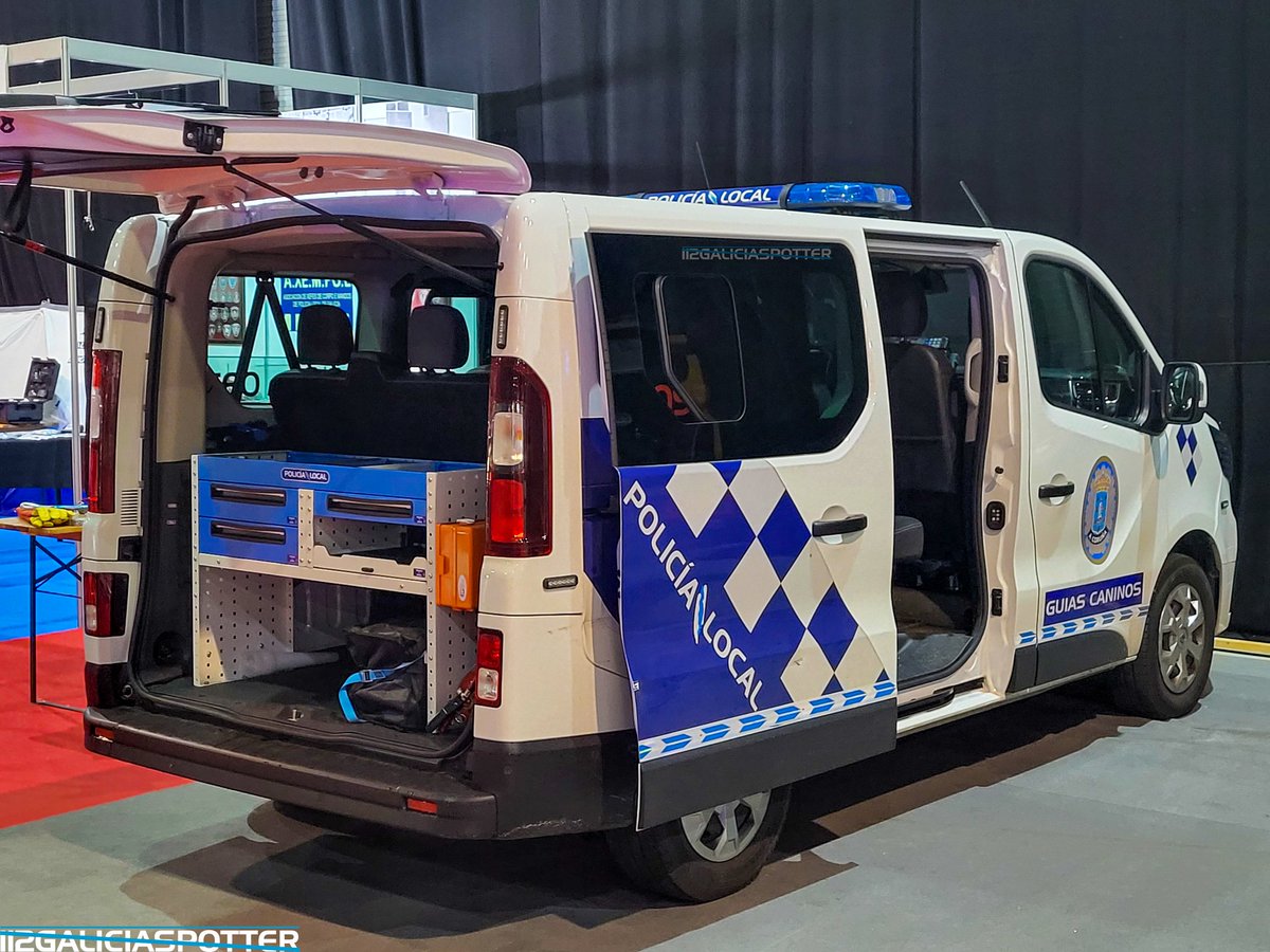 GaliciaSpotter's tweet image. Renault Trafic perteneciente a la Unidad de Guías Caninos de la Policía Local A Coruña.

En la tercera fotografía vemos a Biko, perro antidrogas.

#renaulttrafic #guiascaninos #k9unit #policialocal #092policíalocal #policialocalacoruña #acoruña #sedexpo #sedexpo23 #sedexpo2023