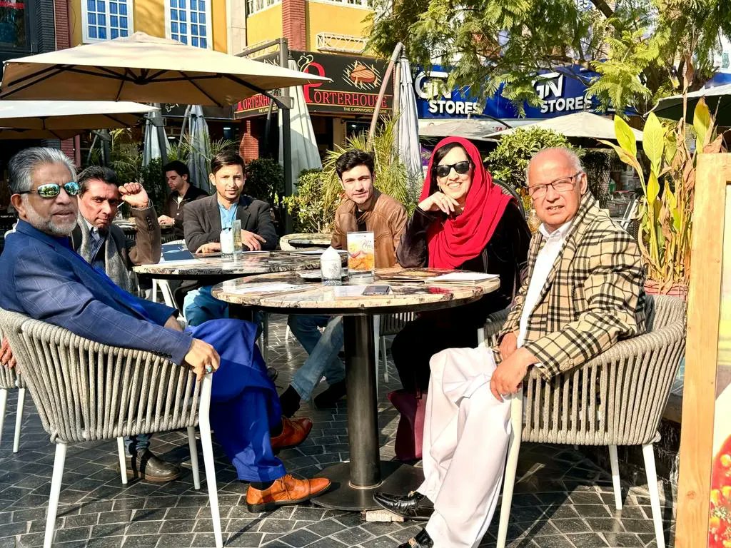 YouthCouncilPK's tweet photo. Lord Mayor of Manchester Councillor Yasmine Dar, Lord Mayor of Stoke on Trent Councillor Majid Khan, Raja Najabat Hussain Sitara I Pakistan Chairman JKSDMI, Muhammad Shezad Khan President Youth Council Pakistan, Raja Sajid Mehmood Country Coordinator JKSDMIPK met in Islamabad. https://t.co/PCjfiFcBZZ