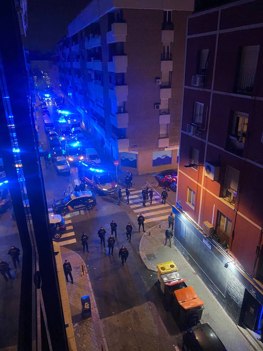 vdelfenix's tweet photo. @GabrielGG7 @OSSCCARRITTO @EmergenciasMad @MADRID @AlmeidaPP_ @InformativosTM hasta cuando los vecinos de esta calle vamos a tener que seguir soportando esto?? https://t.co/Ys966DxZhP