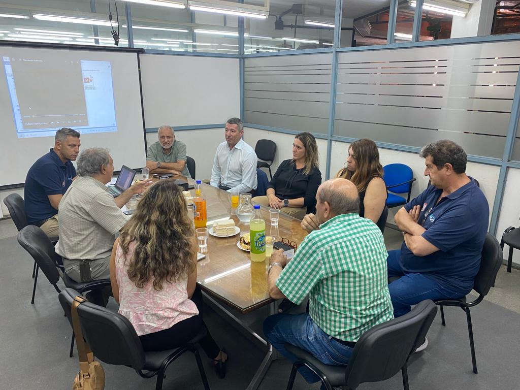 datsantafe's tweet photo. ➡️Durante la visita, recorrimos las diferentes áreas de nuestra institución, y mantuvimos una reunión con los miembros de la Comisión Directiva de la Agencia DAT Asociación Cooperadora, en la que estuvieron presentes la Vicepresidenta, Yanina Gatiello; https://t.co/xmy5Ehn3hu