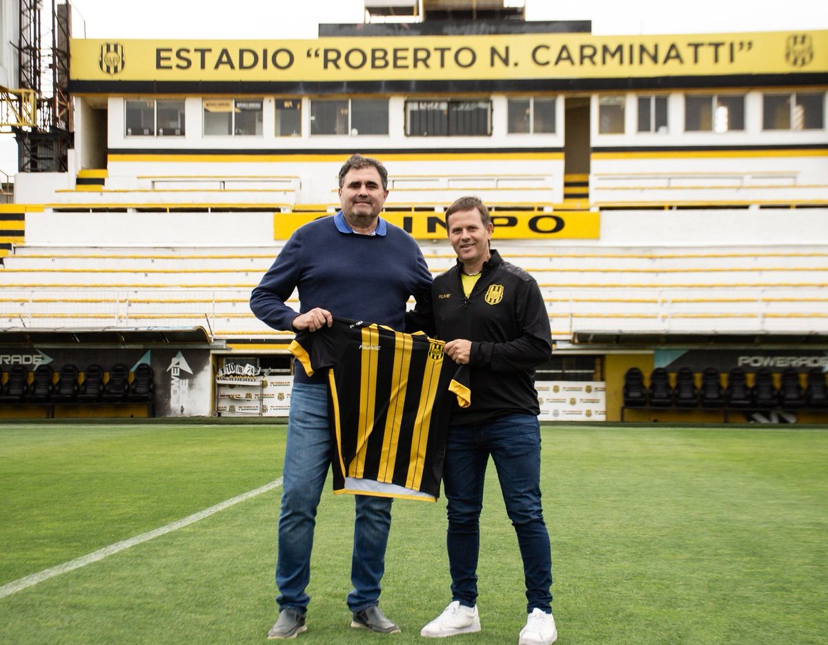 NicoFernandezBB's tweet photo. @Olimpo_Oficial 👉 Alfredo #Dagna, presidente de @Olimpo_Oficial, sobre el nuevo entrenador, Pedro #Llorens: "Me llama varias veces por día; está totalmente comprometido con los objetivos del club"
🎙 "Es exigente y está en todos los detalles; la intención era contratar un DT así", agregó https://t.co/TIriapG5aW