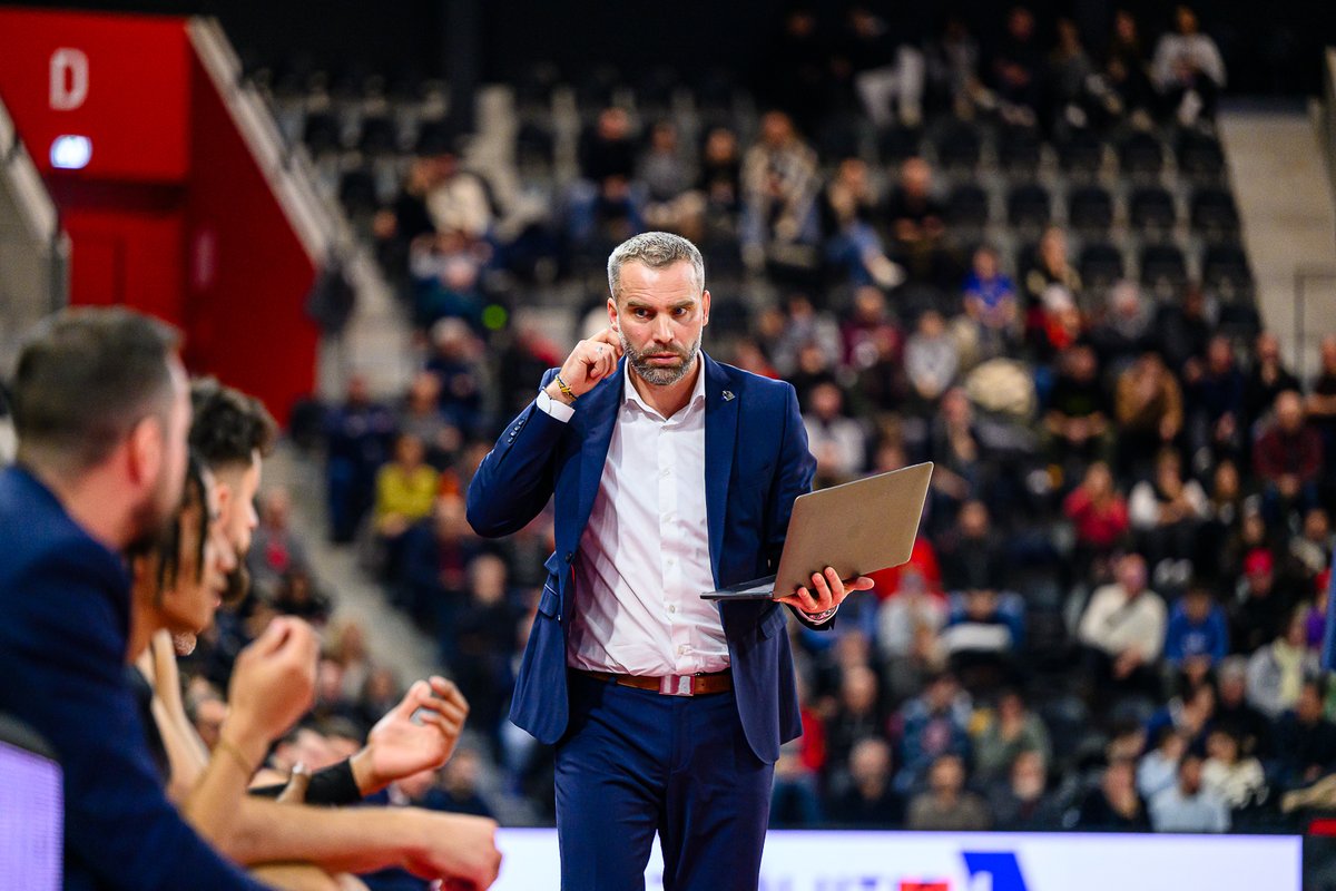 🥳 L'Étoile Angers Basket souhaite aujourd'hui un bon anniversaire à John Delay, premier assistant coach !

Joyeux anniversaire John ! 😃

#GagnonsEnsemble ⭐️