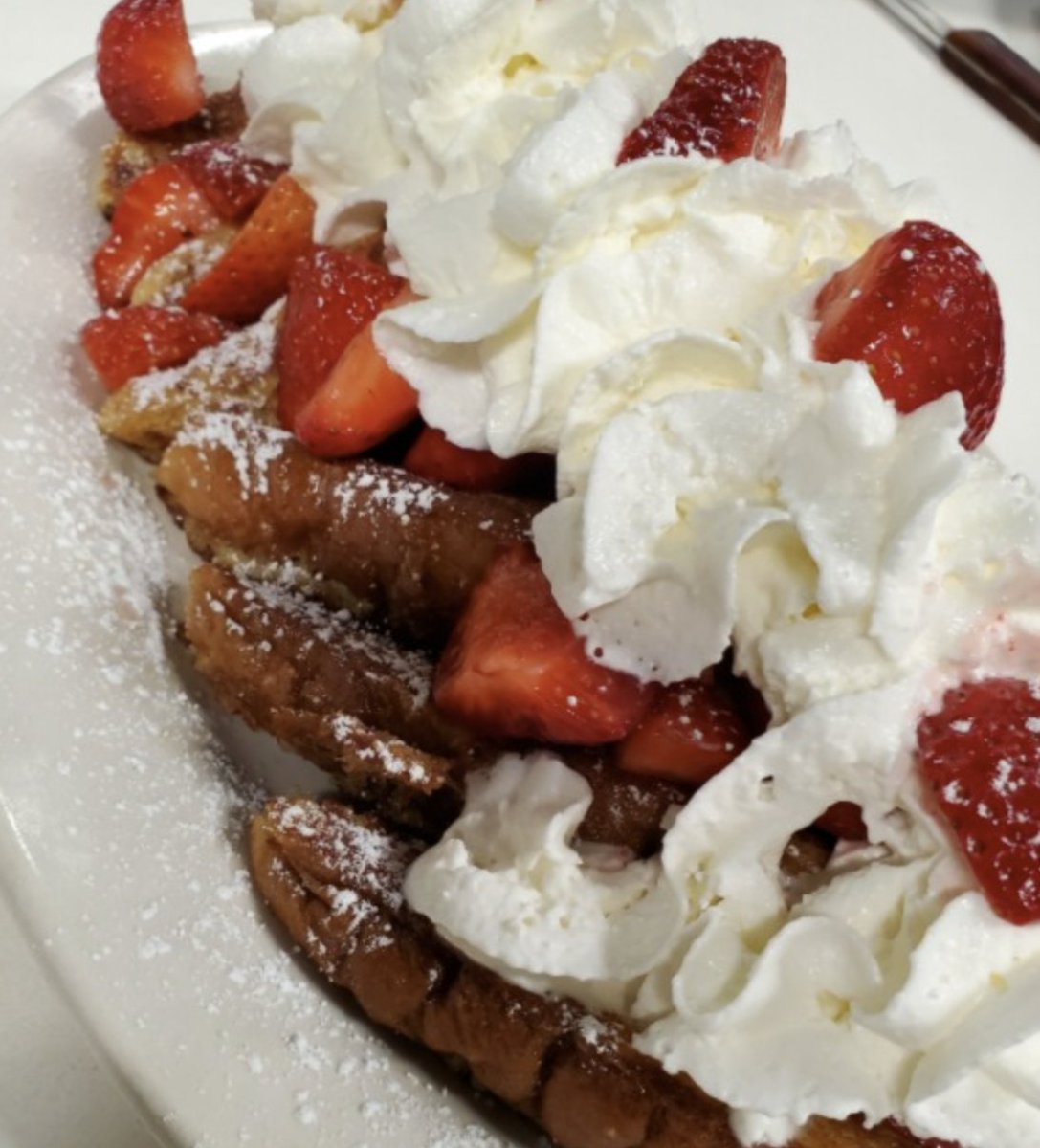 OakPancake's tweet photo. Whatchu doin’? Where you at? Oh you got plans? Don’t say that! 🍞🍓 #FrenchToast #FreshFruit https://t.co/bC7PqR0S56