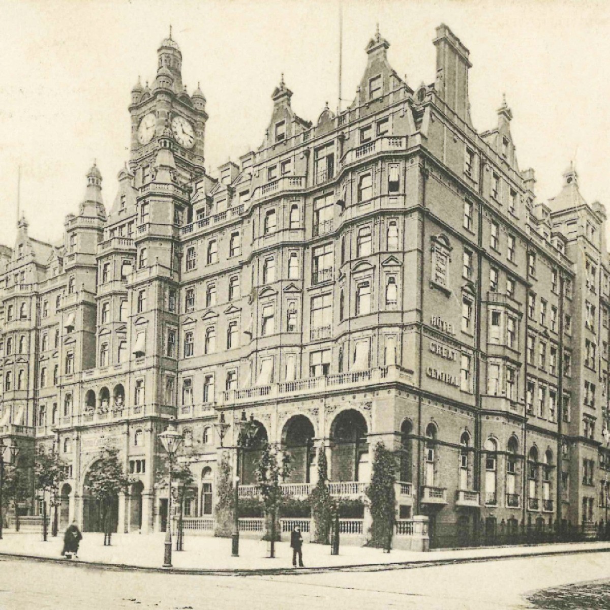 #ThrowbackThursday ✨ Swipe for an exclusive look at the hotel's illustrious history. The Landmark London originally opened as the Great Central Hotel on the 1st July 1899 when rooms cost a mere three-and-sixpence a night. #TheLandmarkLondon #LHWTraveler