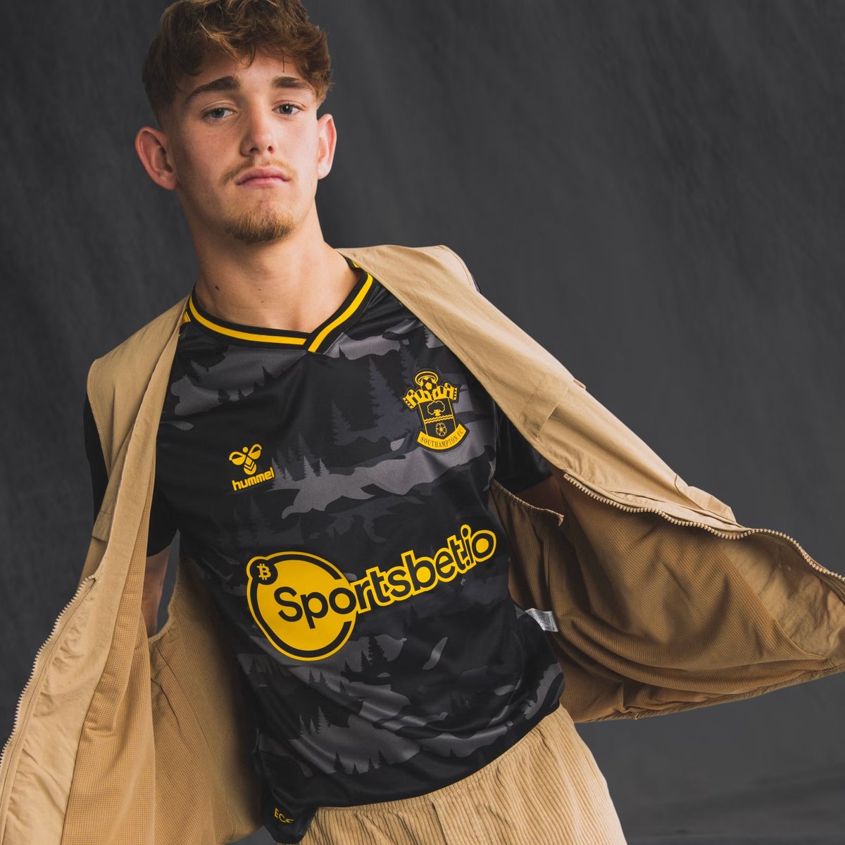 classicshirts's tweet photo. 20% Off | Southampton 2023-24

The 2023-24 Southampton Home/Away/Third shirts are available for £27.99 with checkout discount code: CFS20

Ends 11pm on Thursday 28th December (UK Time) - Tonight ⏳

🛒 Shop here - https://t.co/fZAVKpJvCo https://t.co/TEa9csovTo