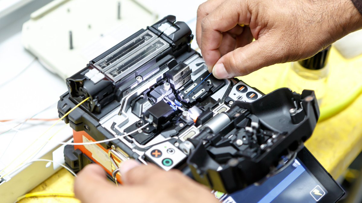 vqsolutions's tweet image. Dive into a world of essential tech skills! Our apprenticeship covers everything from Copper Cabling to Quality Management.  Your path to becoming a telecoms expert starts here! #TechSkills #NetworkCabling zurl.co/2hSf