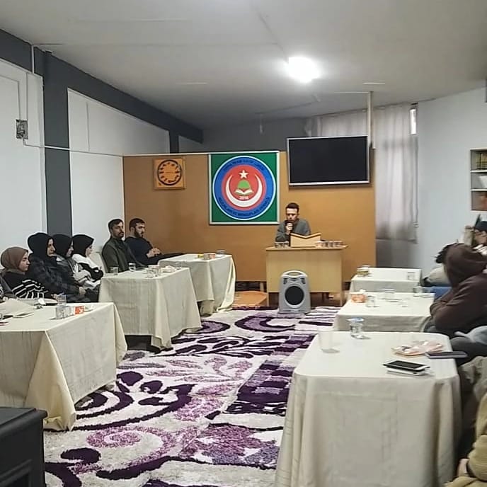 Anadolu Hopa İmam Hatip Lisesi öğretmen ve öğrencilerimiz hafta sonu YKS sınavında önce dernek binasında çay sohbet etkinliği yapıp, ardından vatanımızın birliği,ve huzur için canlarını veren  Aziz Şehitlerimizin ruhları için Kur'an-ı Kerim tilaveti ve dua ettiler.