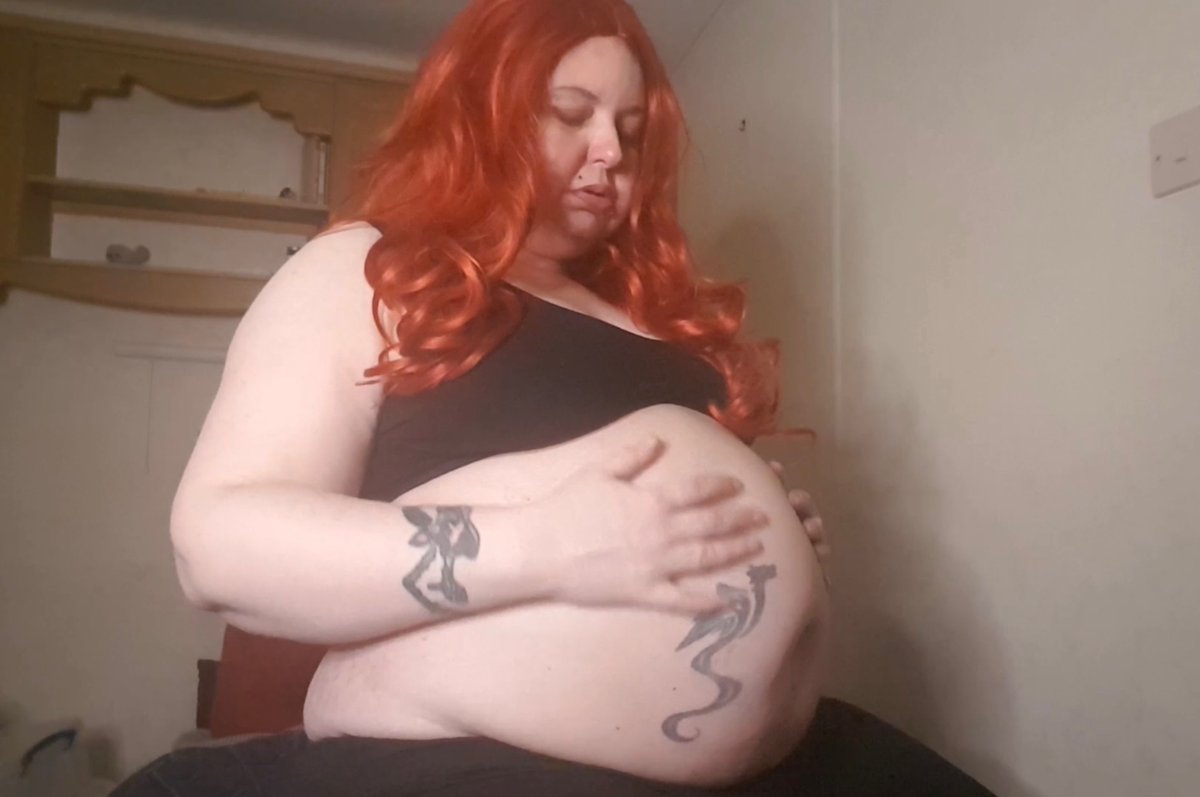 GurgleGoddess's tweet photo. Throwback to the first, accidental ice cream/coke bloat I ended up suffering around September this year 😅 ❤️ https://t.co/BrtK4xGm7d ❤️ #feedee #bloated #bloating #bloatedbelly #bigbelly #feedeebelly #hugegut #vore #stuffedgut #overate #potbelly https://t.co/KWIrbVI3Q9