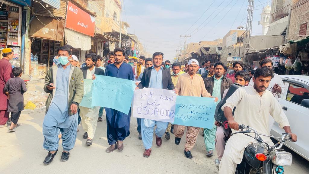 GullBal77547202's tweet photo. رياست جیسے جیسے کھوکھلی ہوتی جاتی ہے اسکی وحشت بڑھتی جاتی ہے...!
لیون ٹراٹسکی https://t.co/pcuXoGXn6T